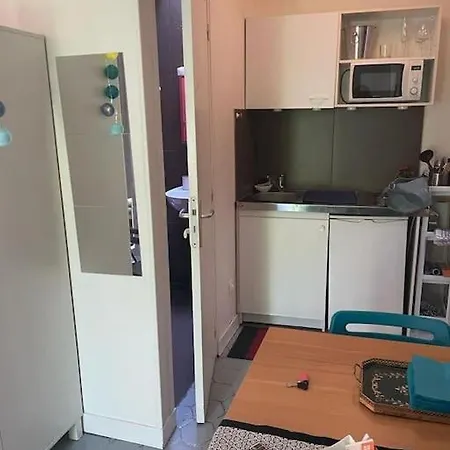 Appartement Charmant Studio Sous Les Toits De *